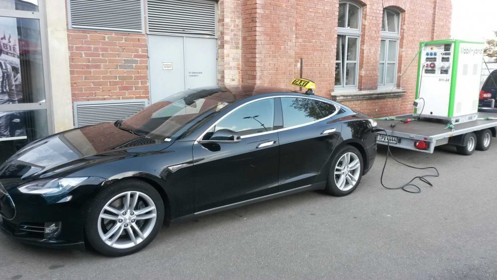 Tesla_Taxi_MH24_Ulm.thumb.jpg.33f661e2ee54b79cbbb1a90fc26bce64.jpg