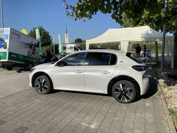 Sauberer und sportlicher Peugeot e-208