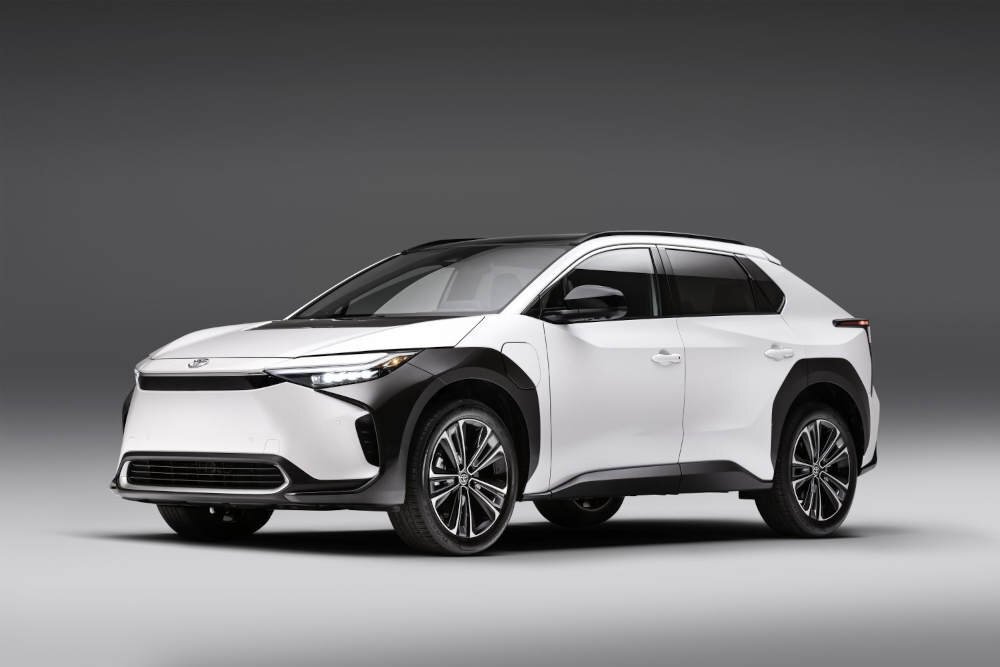 img-by-oem--Toyota_BZ4X_L1000x667-red.jpg