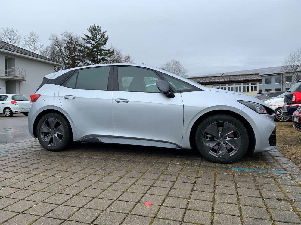 cupra-born-seitenansicht-1000x750-red.jpeg