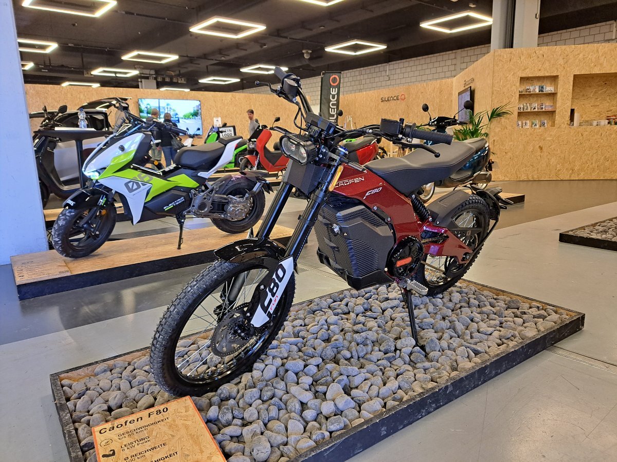 Felo FW06 und Caofen Elektromotorräder