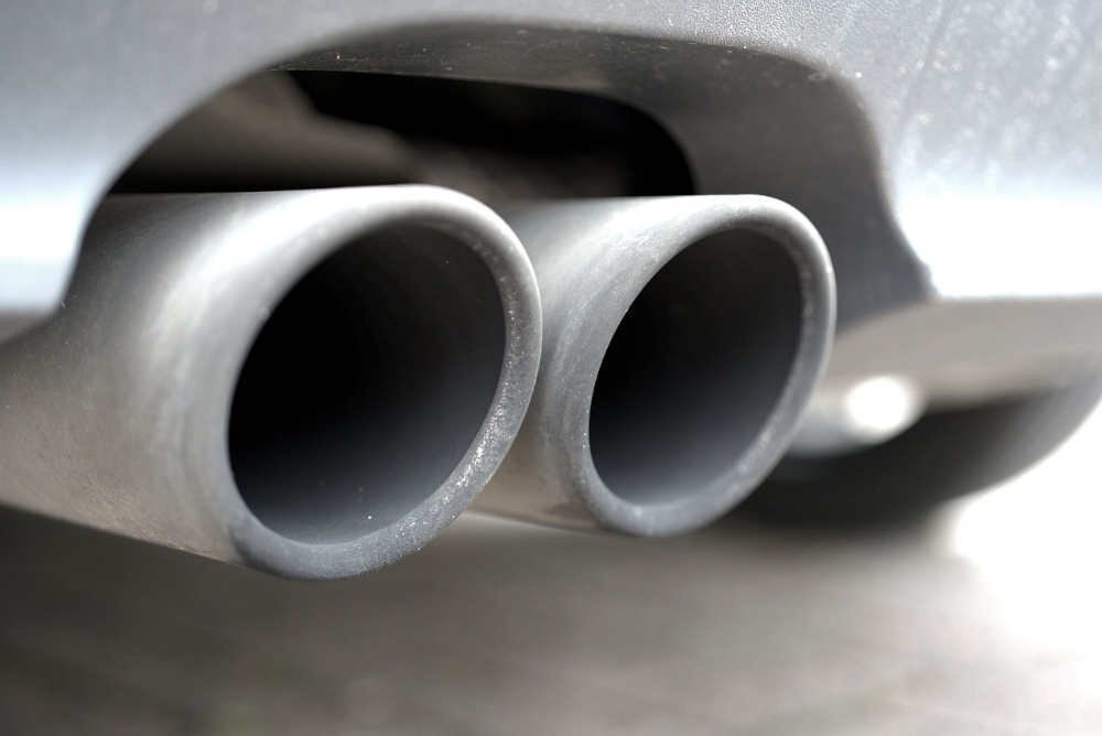 exhaust-3538388_1000x668-red.jpg